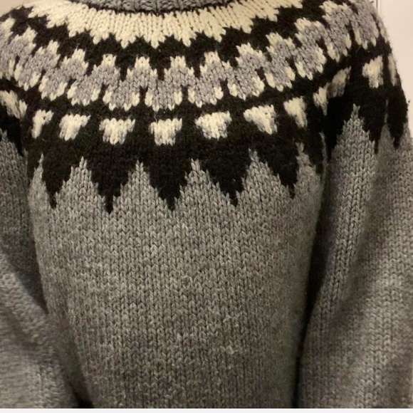 HANDMADE ICELANDIC CREWNECK SWEATER - Picture 5 of 7